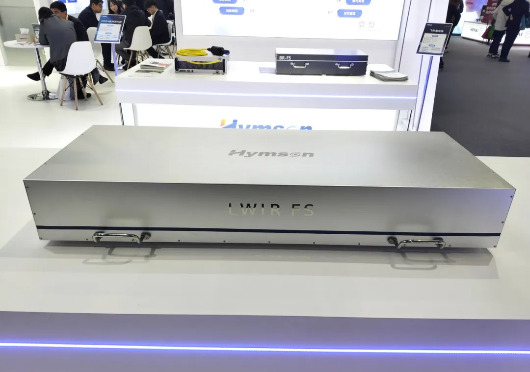 鼎点平台的重磅展品——高功率中红外飞秒激光器